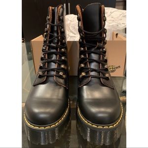 Dr. Martens Leona platform